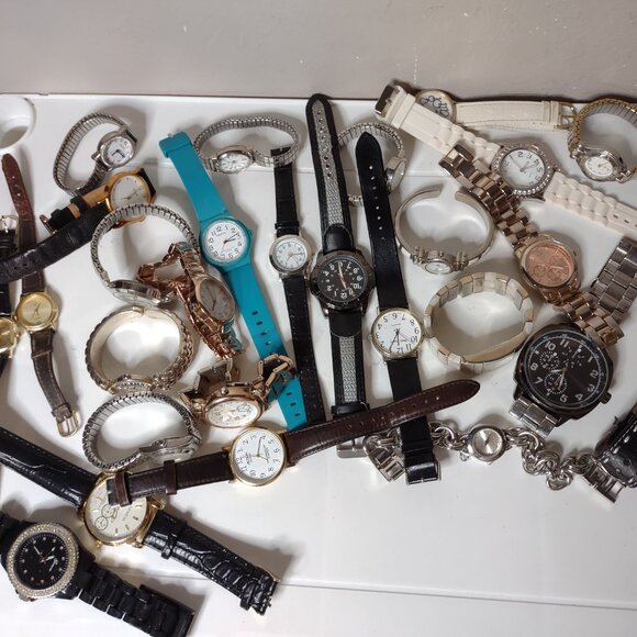 Lot Of Over 25 Untested Watches - Picture 2 of 13